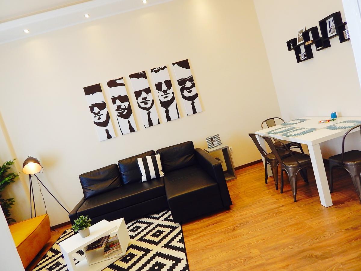 Hello Downtown Apartment - Broadway Budapest Esterno foto
